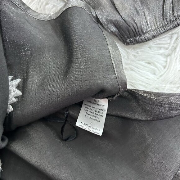 SAVANNA JANE Boho Top Blouse Sz L Metallic Gray Embroidered Aztec Print V Neck - Picture 11 of 12